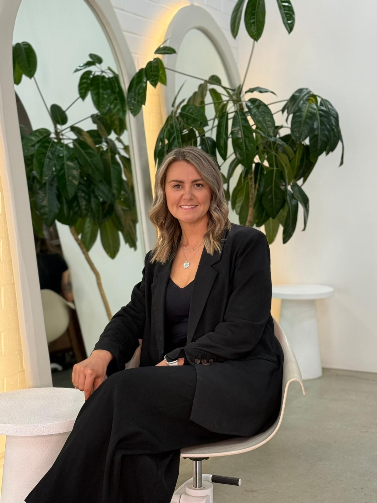 In-salon client hairstyle or colour photo